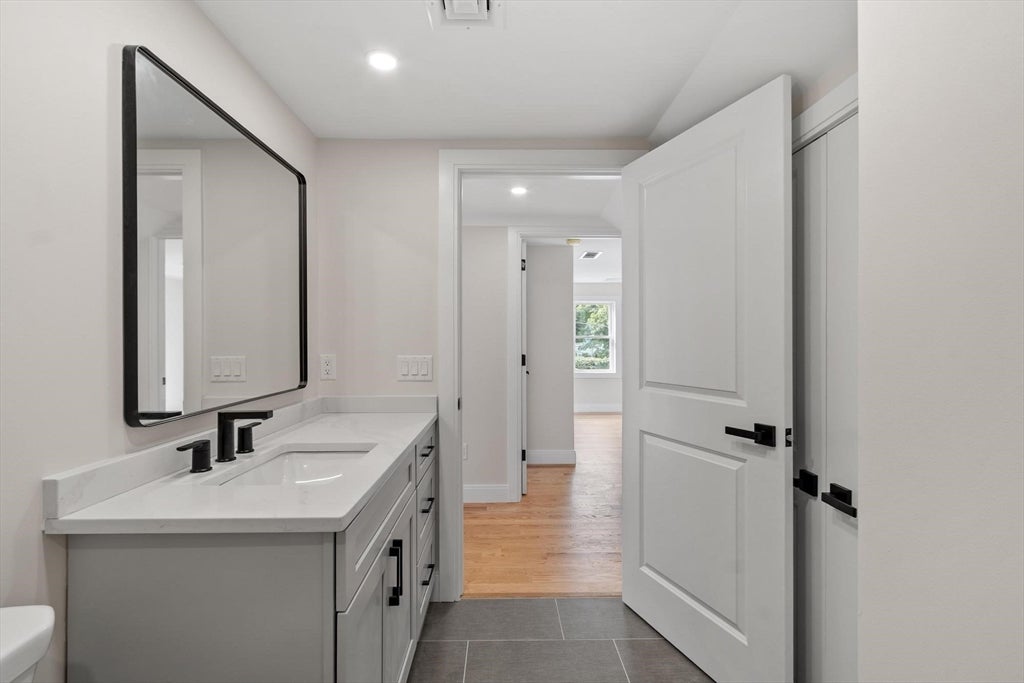 11 Hovey St, Woburn, MA Photo #17