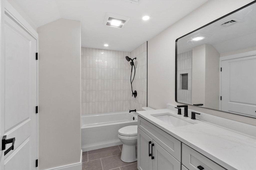 11 Hovey St, Woburn, MA Photo #18
