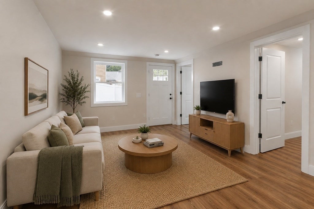 11 Hovey St, Woburn, MA Photo #6