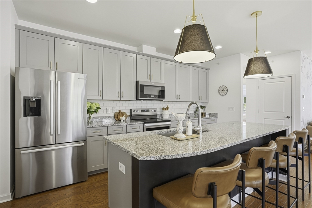 8 Jackson Dr 8