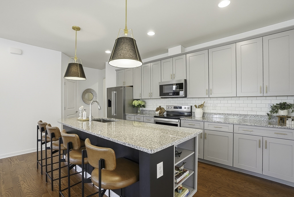8 Jackson Dr 8