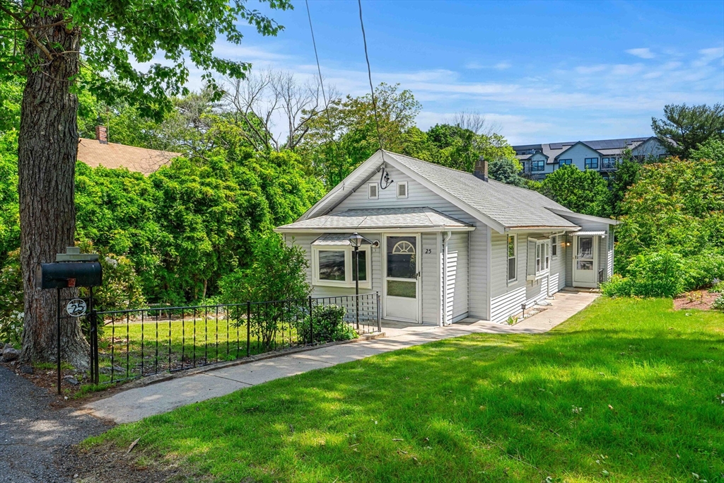 25 Wonderland Ave