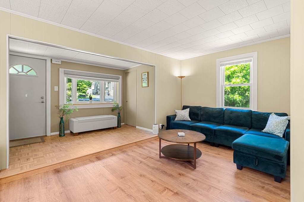 25 Wonderland Ave