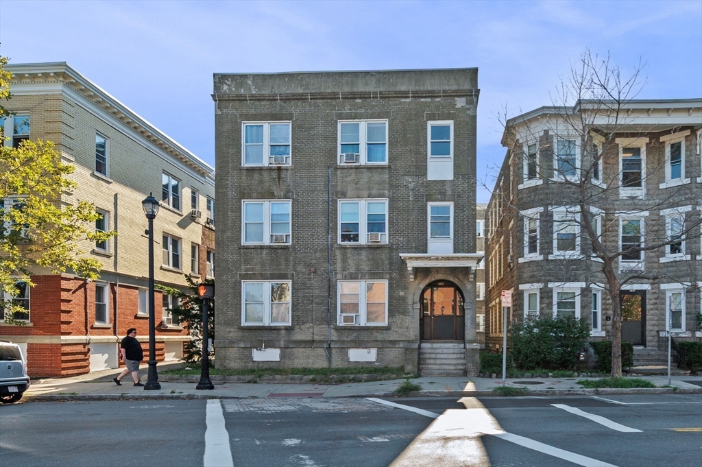 288-292 Washington & 5 Porter St Ct