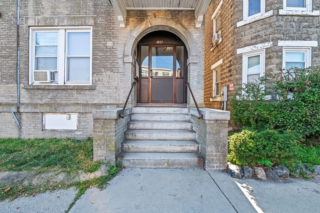 288-292 Washington & 5 Porter St Ct