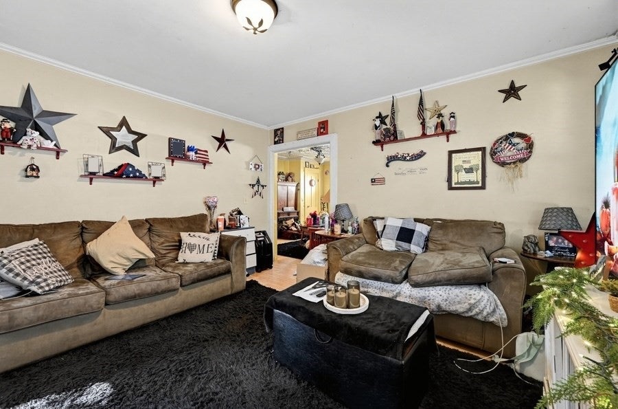 23 Charlton St