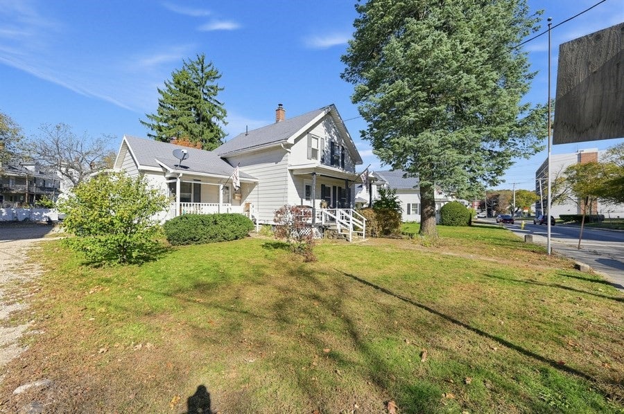 23 Charlton St