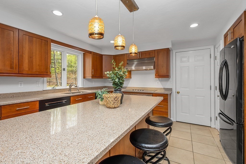 8 Autumn Ln, Natick, MA, 8 Autumn Ln, Natick, MA Photo #9