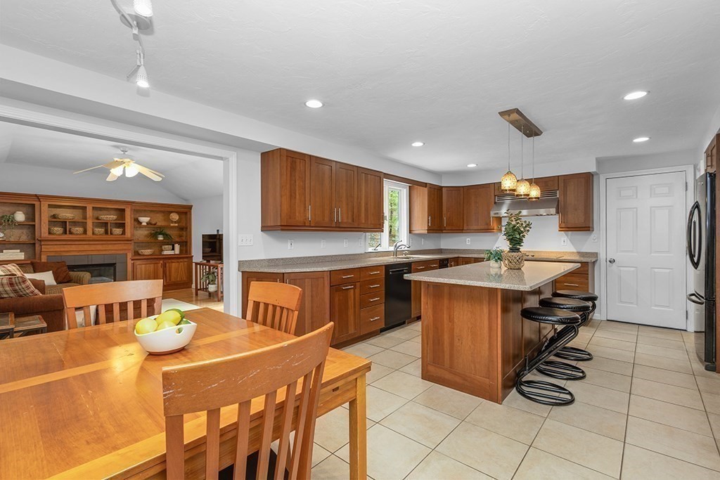 8 Autumn Ln, Natick, MA, 8 Autumn Ln, Natick, MA Photo #11