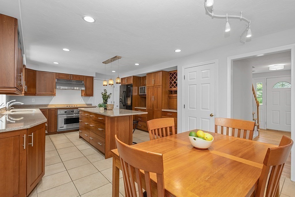 8 Autumn Ln, Natick, MA, 8 Autumn Ln, Natick, MA Photo #10
