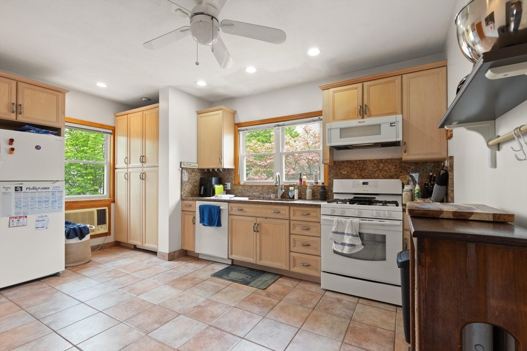 12 Kilsyth Rd, Medford, MA Photo #4