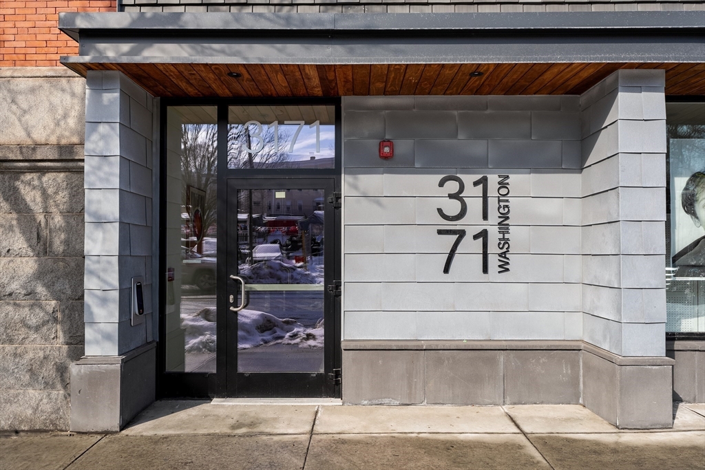 3171 Washington St 204