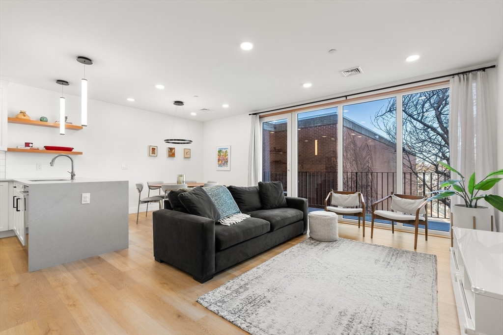 3171 Washington St 204