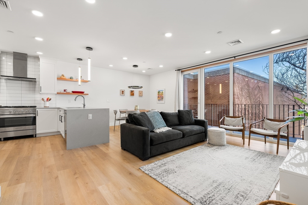 3171 Washington St 204