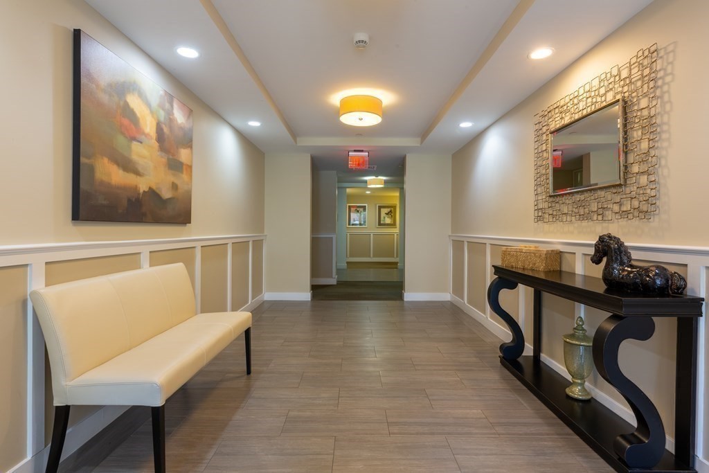 321 Hammond Pond Pkwy 106