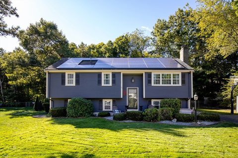 37 Flintlocke Dr Plymouth MA 02360