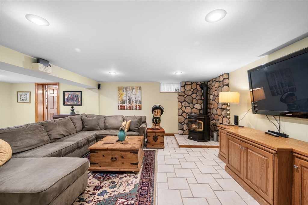 7 Patti Rd, Beverly, MA Photo #29