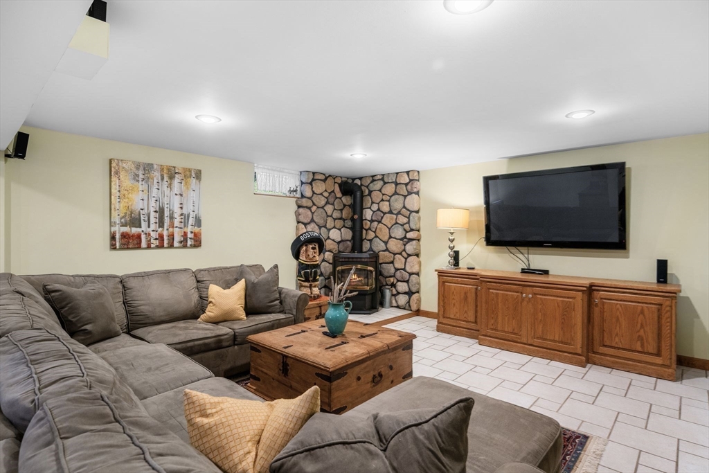 7 Patti Rd, Beverly, MA Photo #31