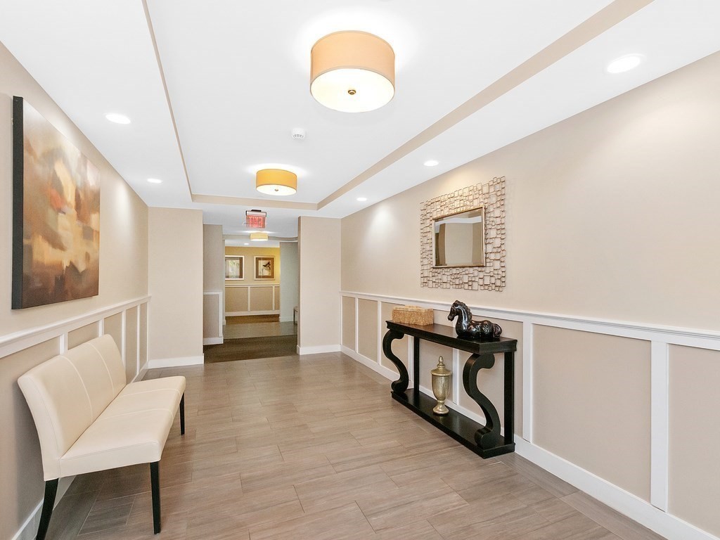 321 Hammond Pond Pkwy 106