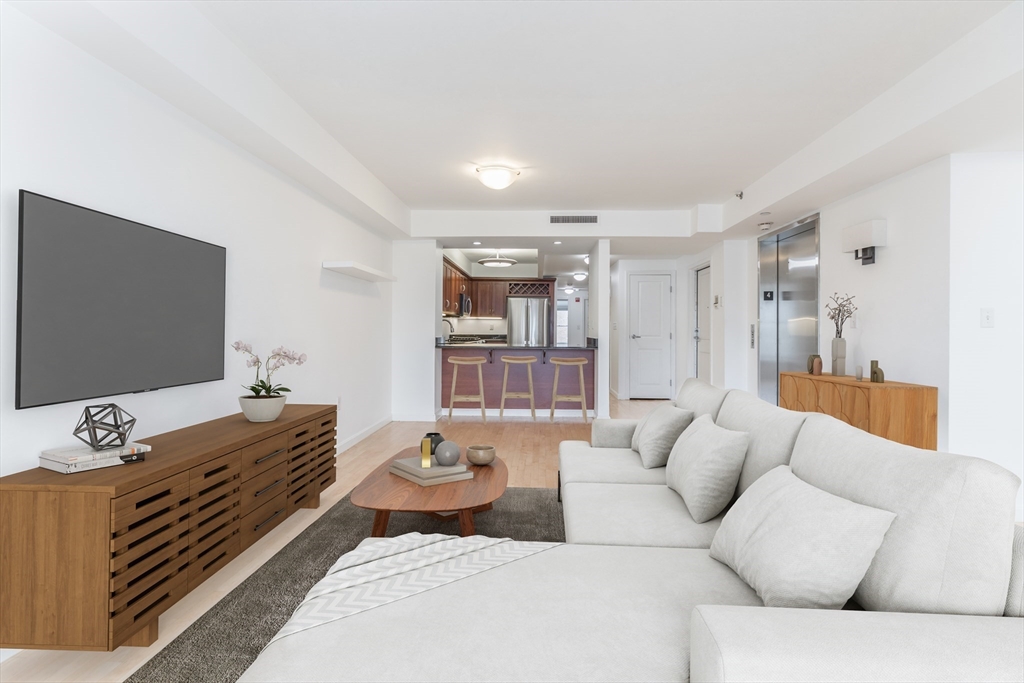 910 Beacon St 4