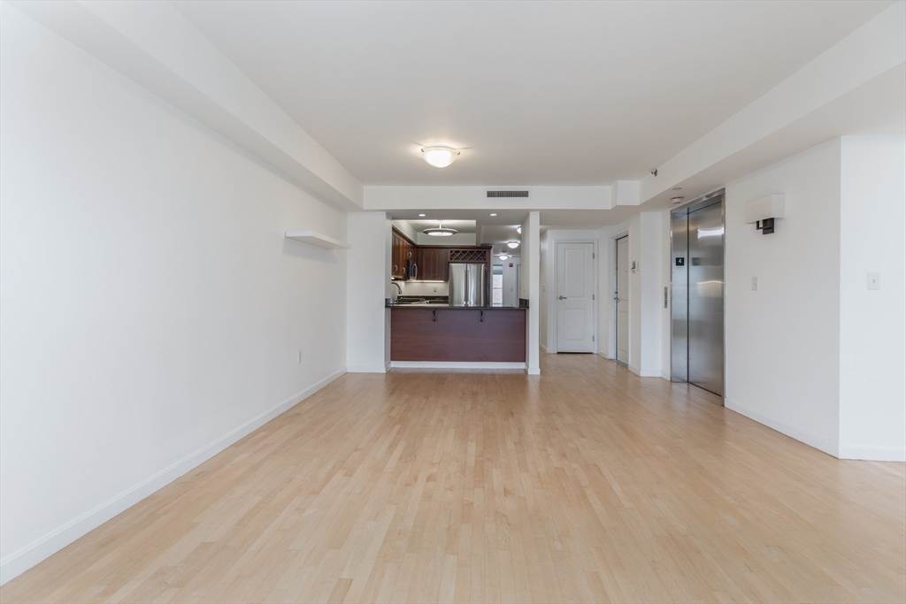 910 Beacon St 4