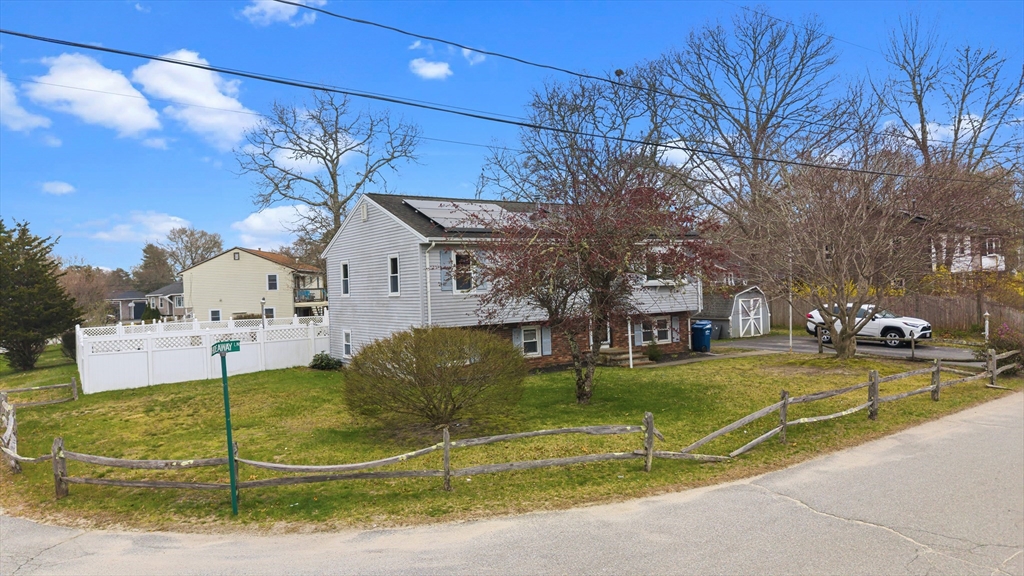 51 Hideaway Ln