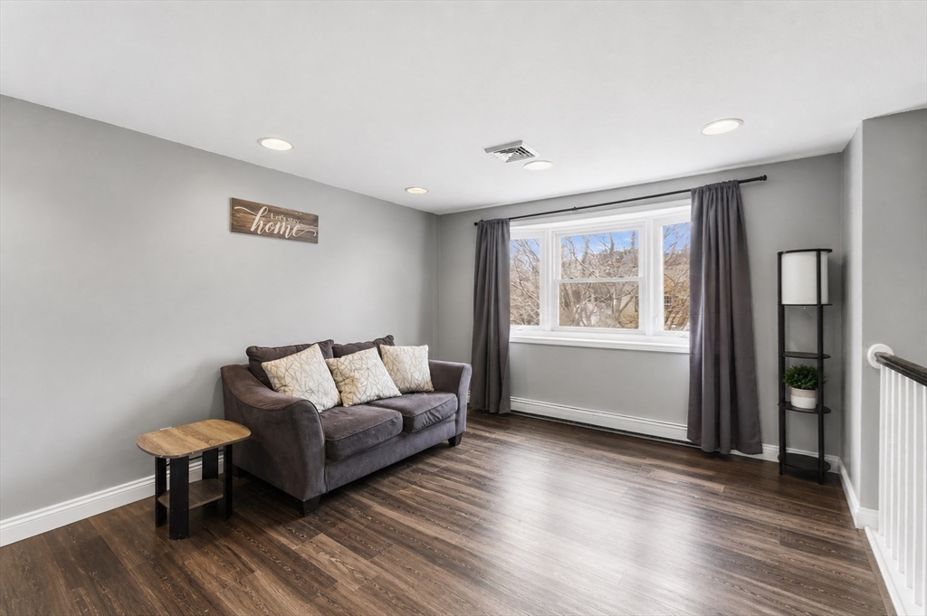 51 Hideaway Ln