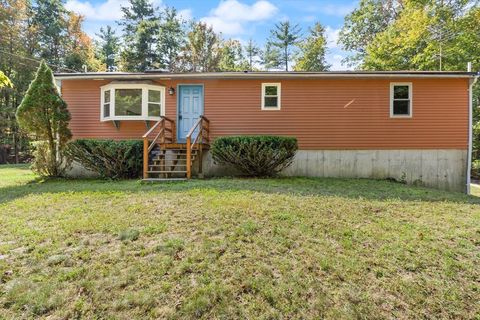 31 Shirley Rd Townsend MA 01469
