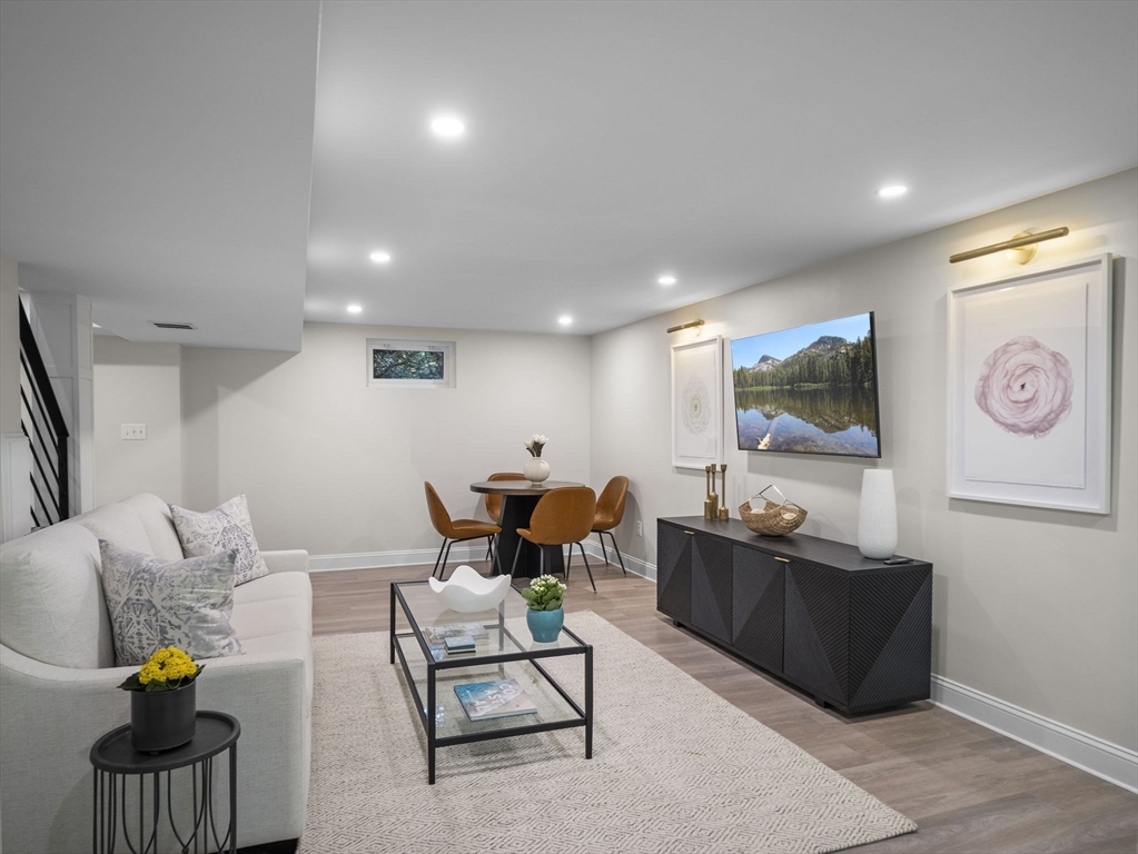 22 Windemere Dr