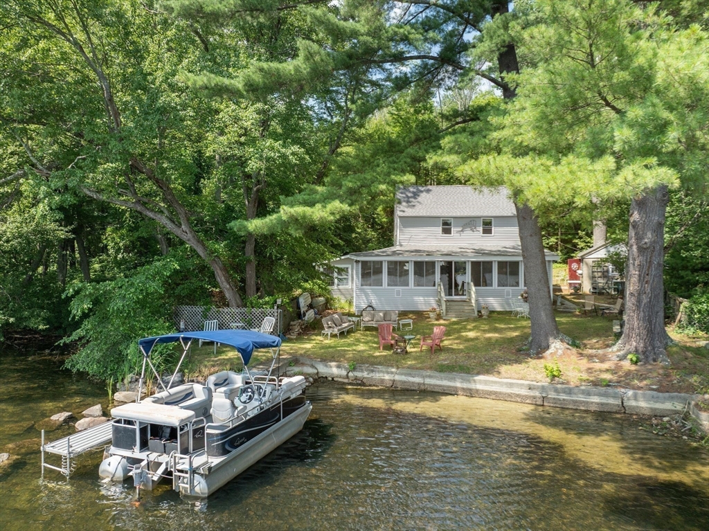 Methuen, Massachusetts 01844, United States, 3 Bedrooms Bedrooms, ,2 BathroomsBathrooms,Residential,Contingent,172184