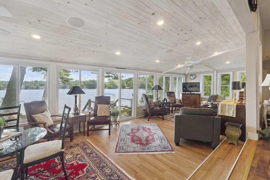 Methuen, Massachusetts 01844, United States, 3 Bedrooms Bedrooms, ,2 BathroomsBathrooms,Residential,Contingent,172184