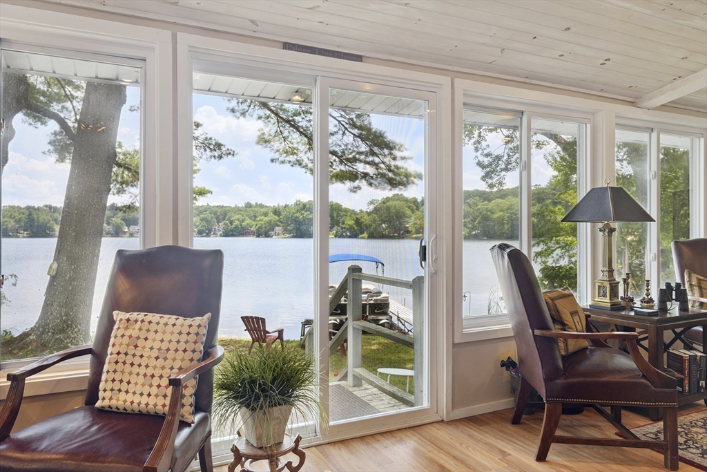 Methuen, Massachusetts 01844, United States, 3 Bedrooms Bedrooms, ,2 BathroomsBathrooms,Residential,Contingent,172184