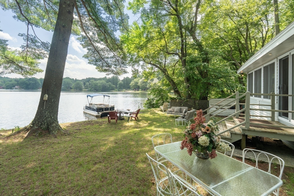 Methuen, Massachusetts 01844, United States, 3 Bedrooms Bedrooms, ,2 BathroomsBathrooms,Residential,Contingent,172184