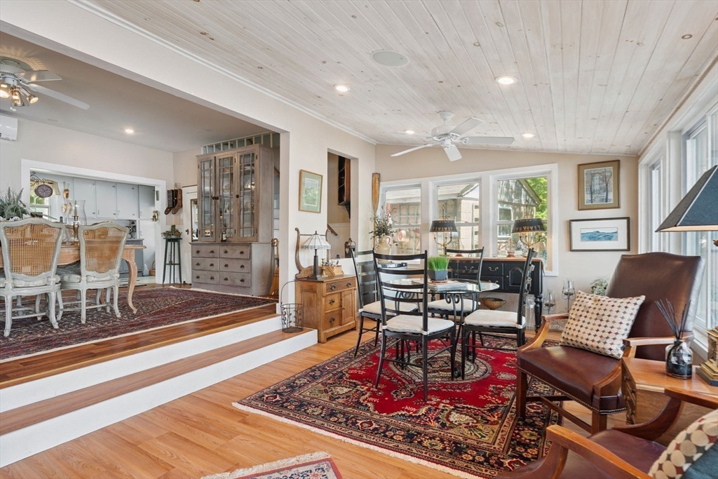 Methuen, Massachusetts 01844, United States, 3 Bedrooms Bedrooms, ,2 BathroomsBathrooms,Residential,Contingent,172184