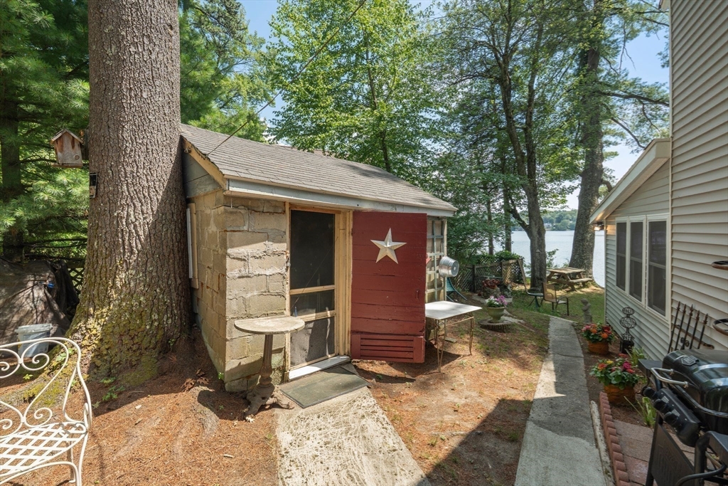 Methuen, Massachusetts 01844, United States, 3 Bedrooms Bedrooms, ,2 BathroomsBathrooms,Residential,Contingent,172184