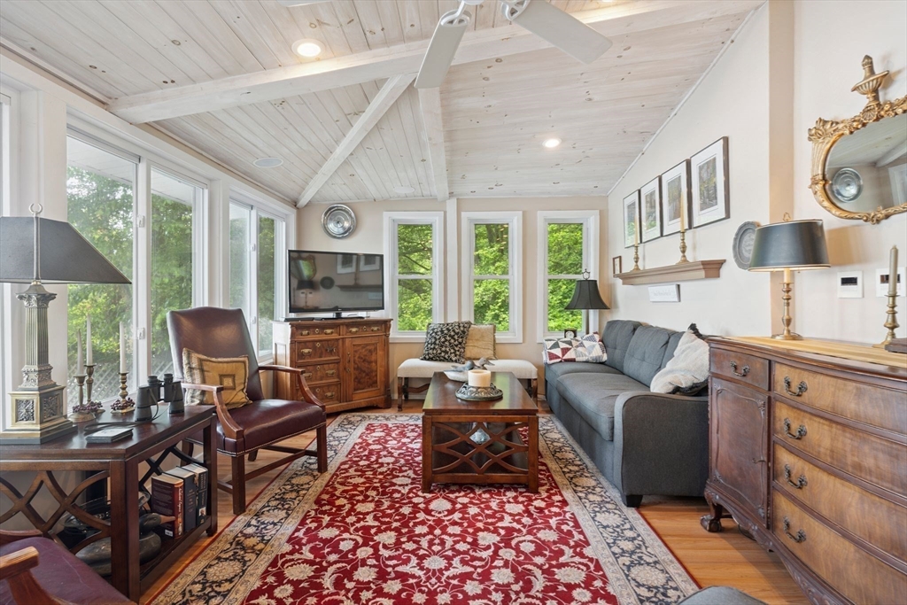 Methuen, Massachusetts 01844, United States, 3 Bedrooms Bedrooms, ,2 BathroomsBathrooms,Residential,Contingent,172184