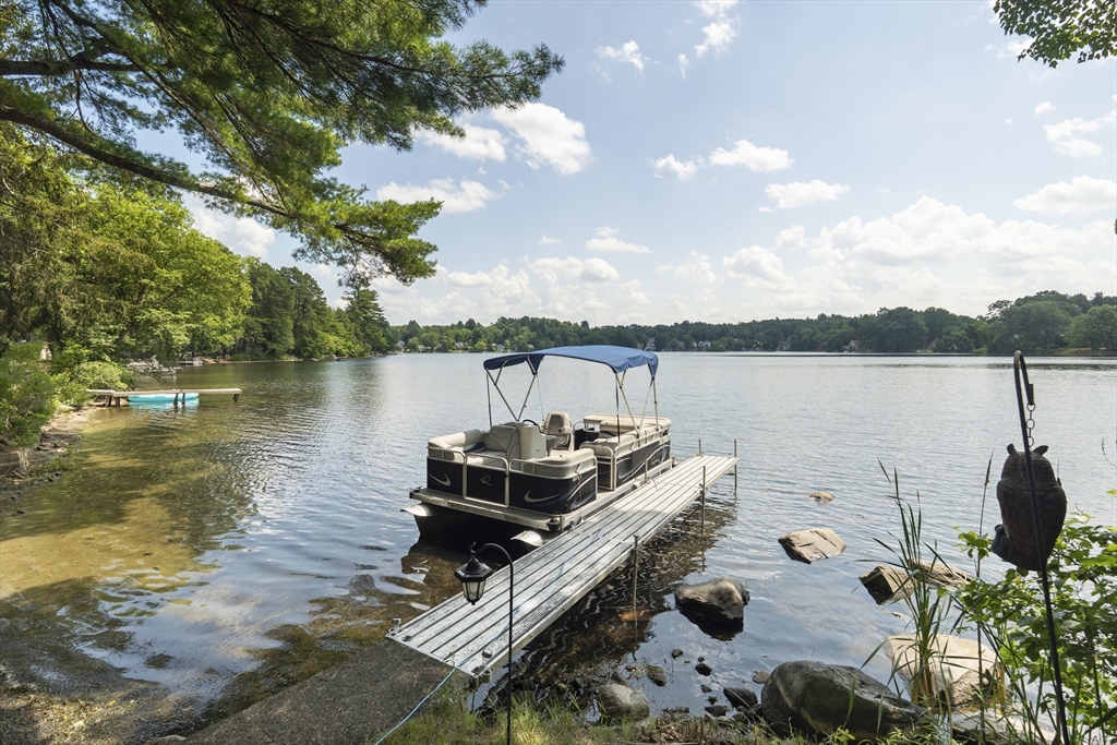 Methuen, Massachusetts 01844, United States, 3 Bedrooms Bedrooms, ,2 BathroomsBathrooms,Residential,Contingent,172184