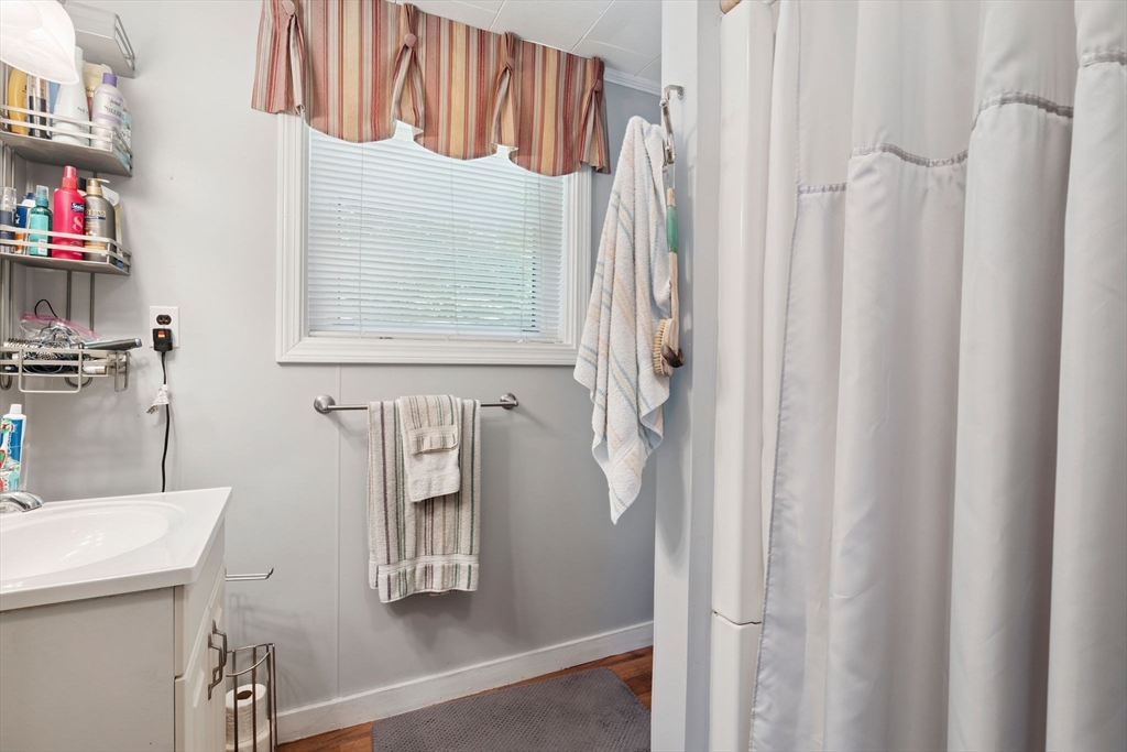 Methuen, Massachusetts 01844, United States, 3 Bedrooms Bedrooms, ,2 BathroomsBathrooms,Residential,Contingent,172184