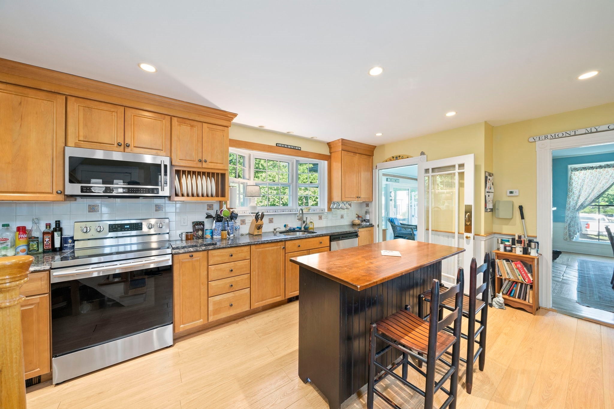 696 Commercial St, Weymouth MA 02189