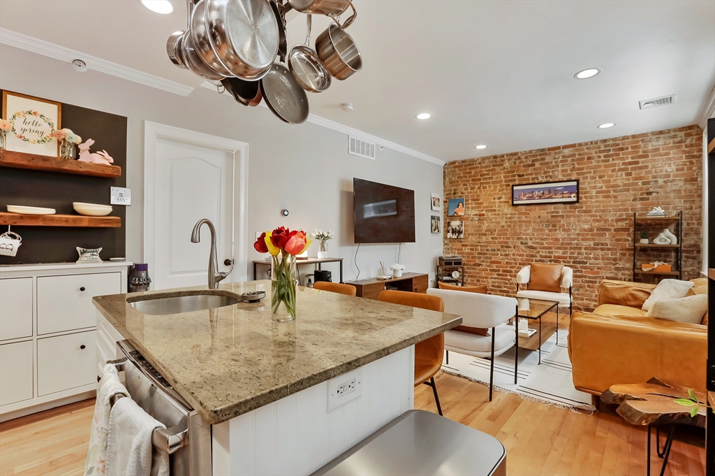 454 Hanover St 4