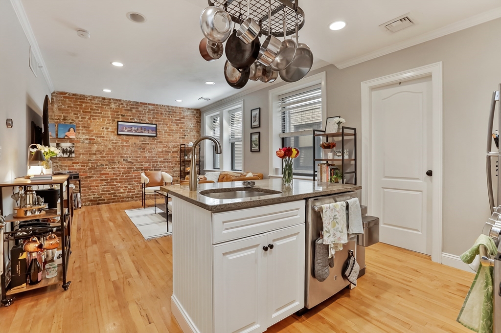 454 Hanover St 4