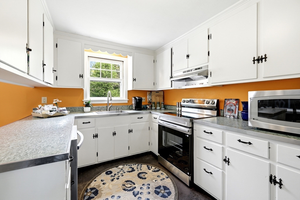 87 Harlow Dr, Amherst, MA Photo #4