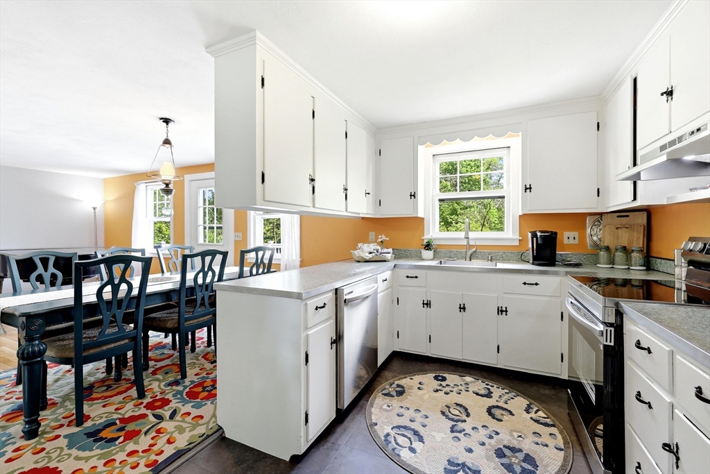 87 Harlow Dr, Amherst, MA Photo #5