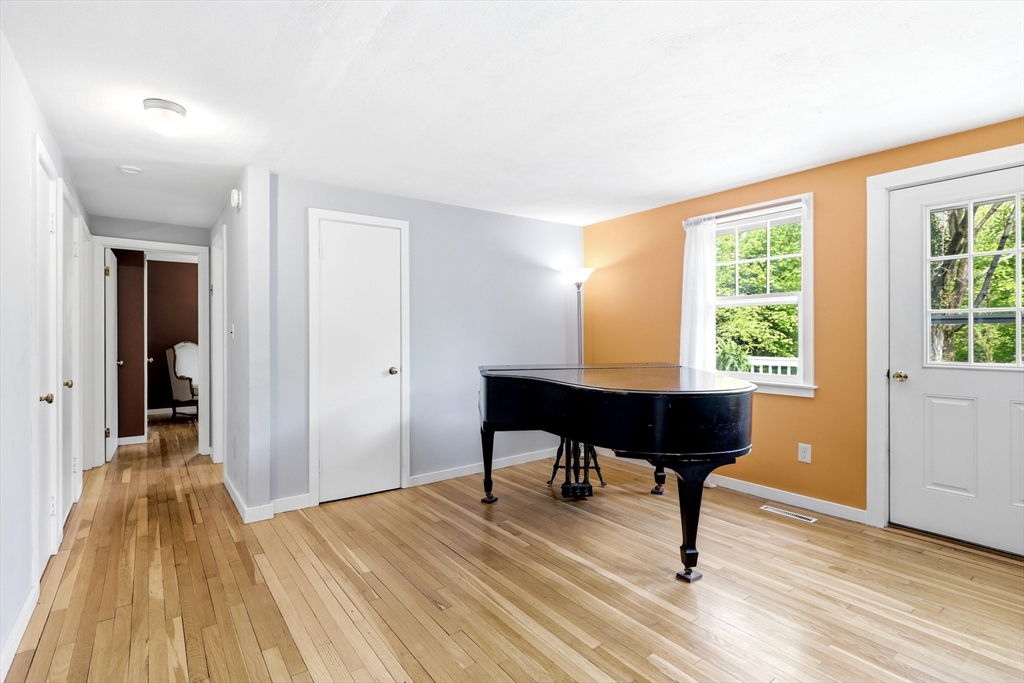 87 Harlow Dr, Amherst, MA Photo #10