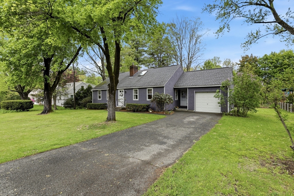 87 Harlow Dr, Amherst, MA Photo #2