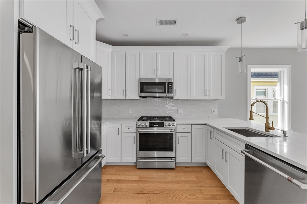 105 Neponset Ave 105