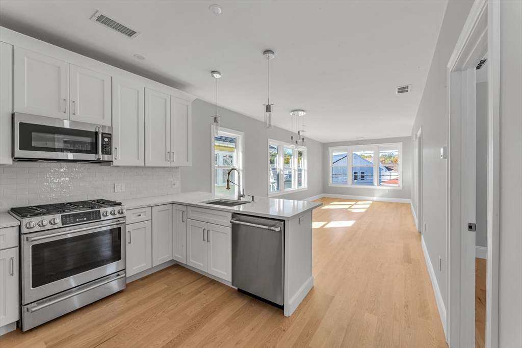 105 Neponset Ave 105