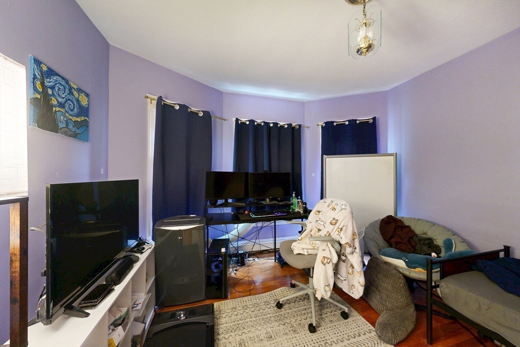 11 Endicott Ave