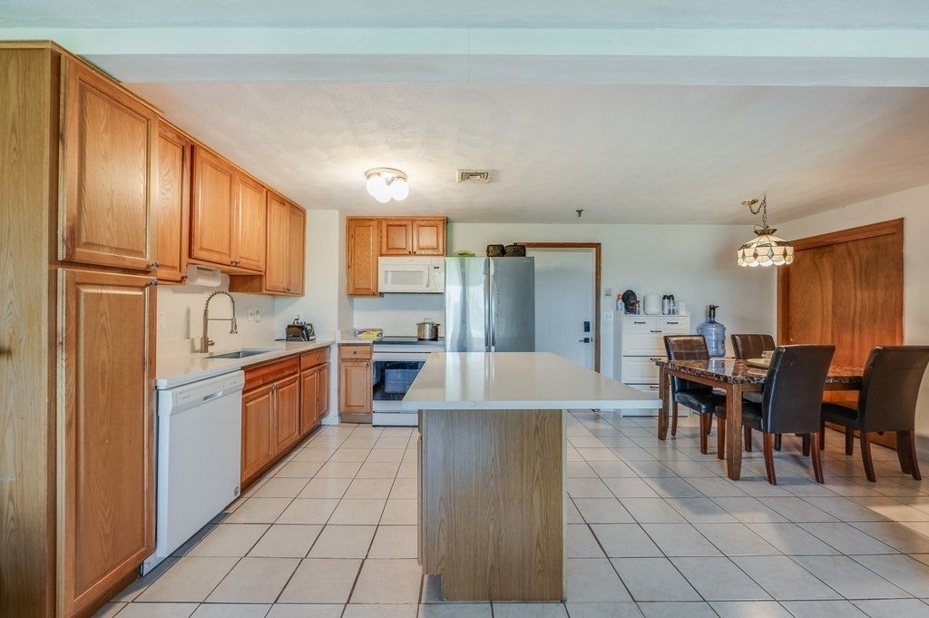 77 Bennington St 508