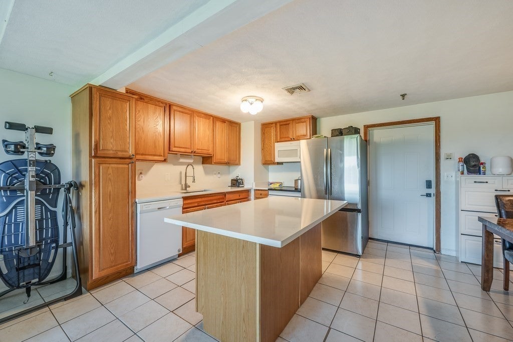 77 Bennington St 508